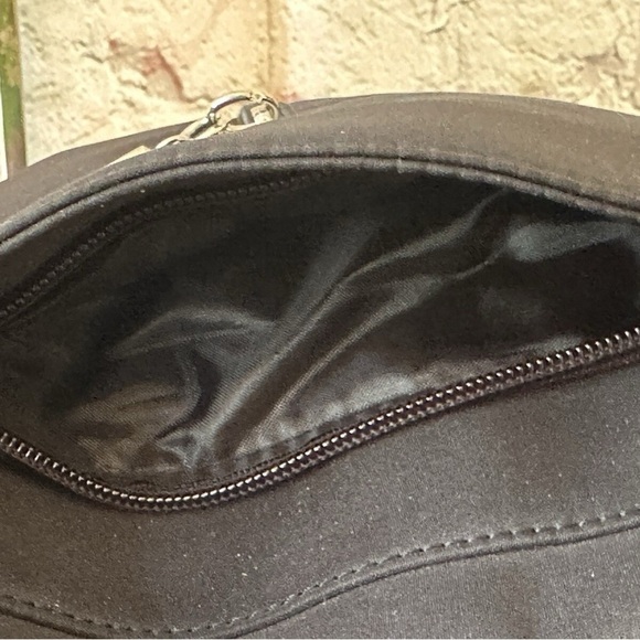 Black Max New York Collection Messenger Bag - Picture 5 of 5